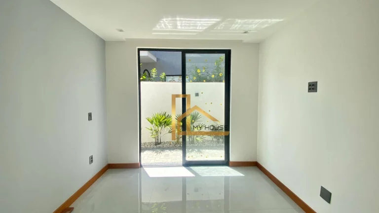 Imagem Casa com 4 Quartos, Nova e em Condomínio Clube a 15 Minutos do Centro de Teresópolis-RJ