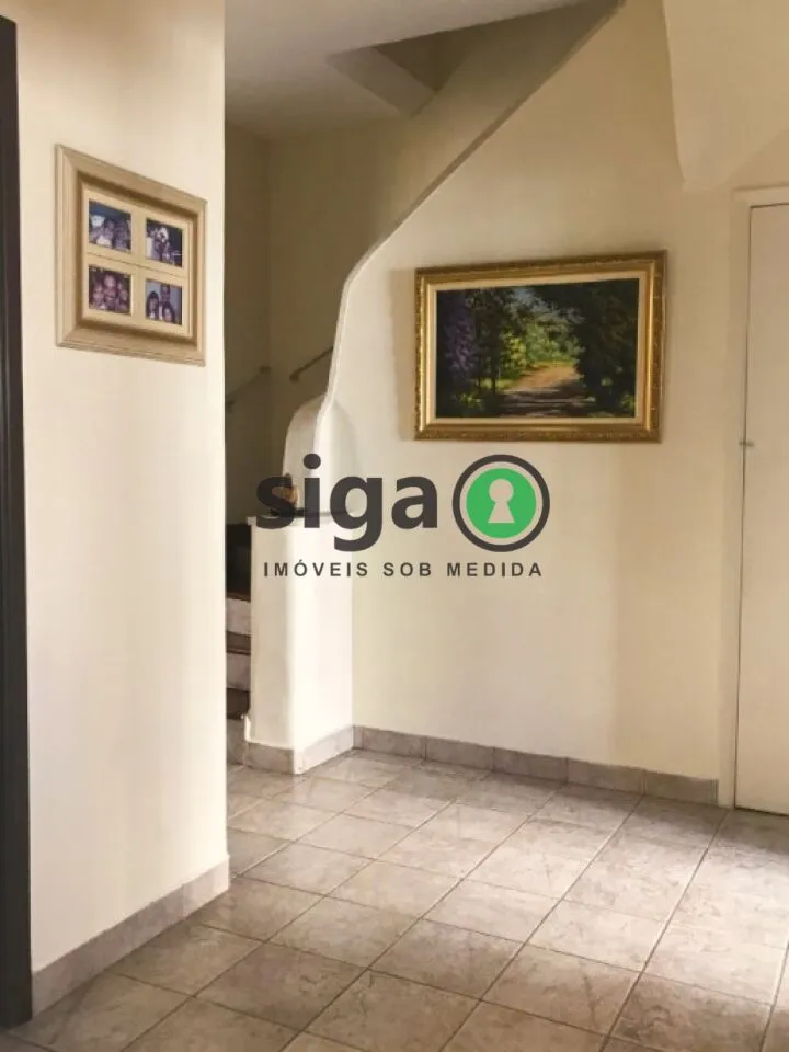 Imagem Sobrado Espaçoso com 4 Dormitórios e 6 Vagas em Região Nobre