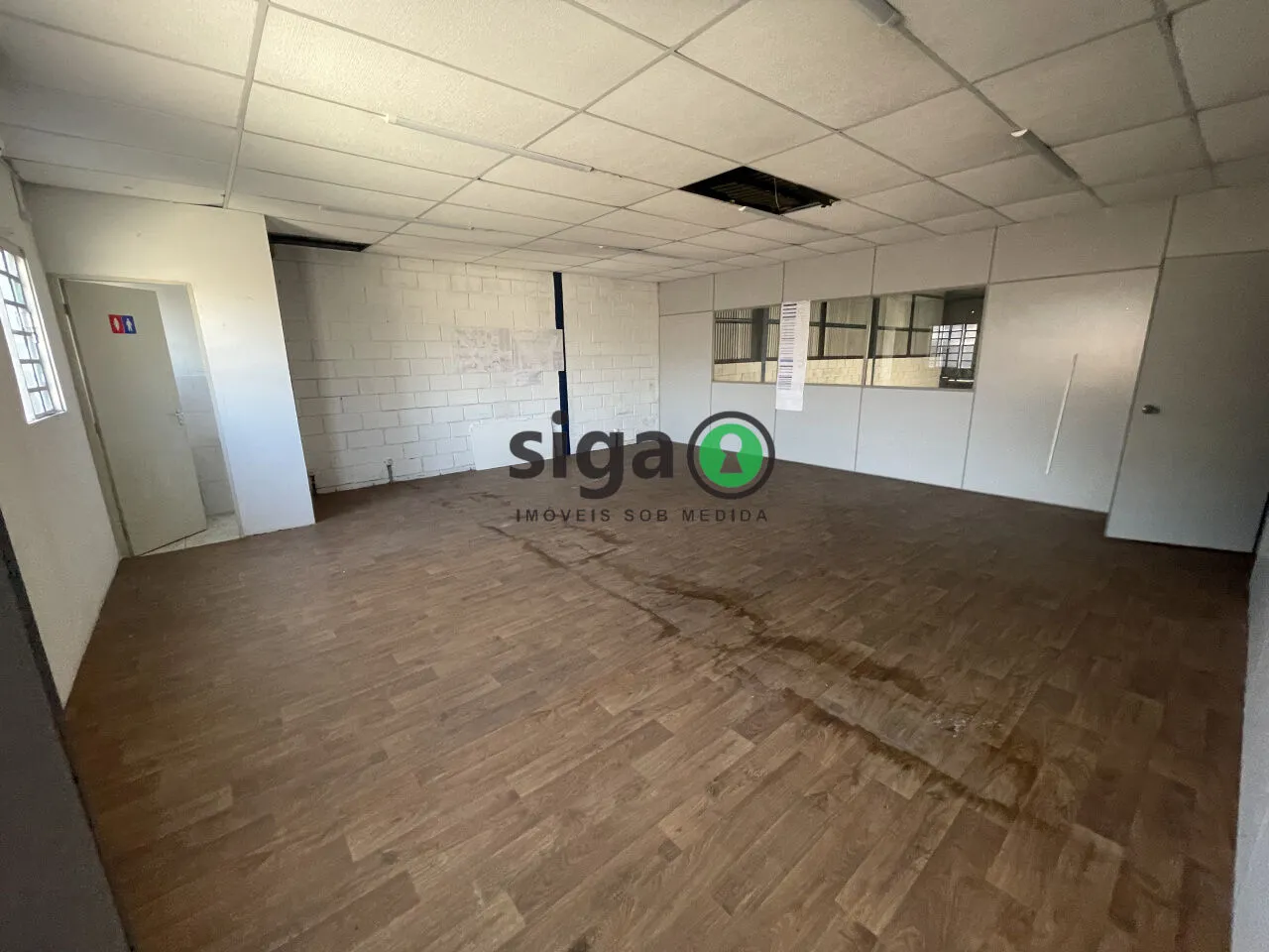 Imagem Galpão Industrial à Venda - 450 m² de Área Construída - ZC - Zona Comercial - ZEUP