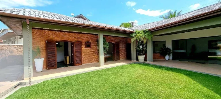 Imagem Casa à venda Riviera módulo 5 com dois lotes e excelente localização.