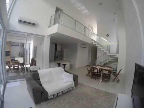 Foto do imóvel Requinte e sofisticação você encontra nessa casa , com 3 suítes uma com banheira hidromassagem, piscina, sala de cinema , localização privilegiada