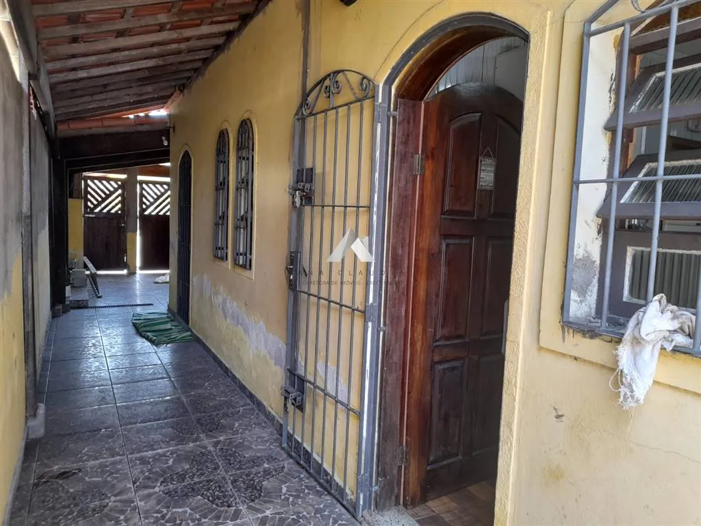 Imagem Casa na praia de Mongaguá bairro de moradores fixos, otima localização.