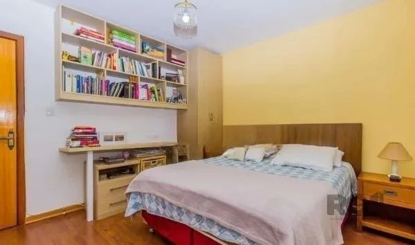 Imagem Casa com 7 Quartos e 6 vagas à Venda, 470 m² no Bairro Petrópolis