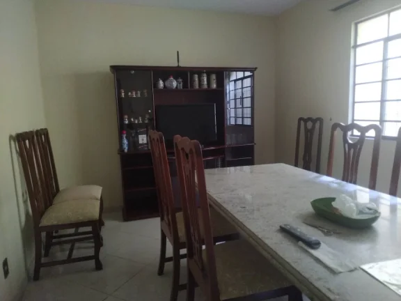 Imagem Casa com 3 Quartos estilo colonial.