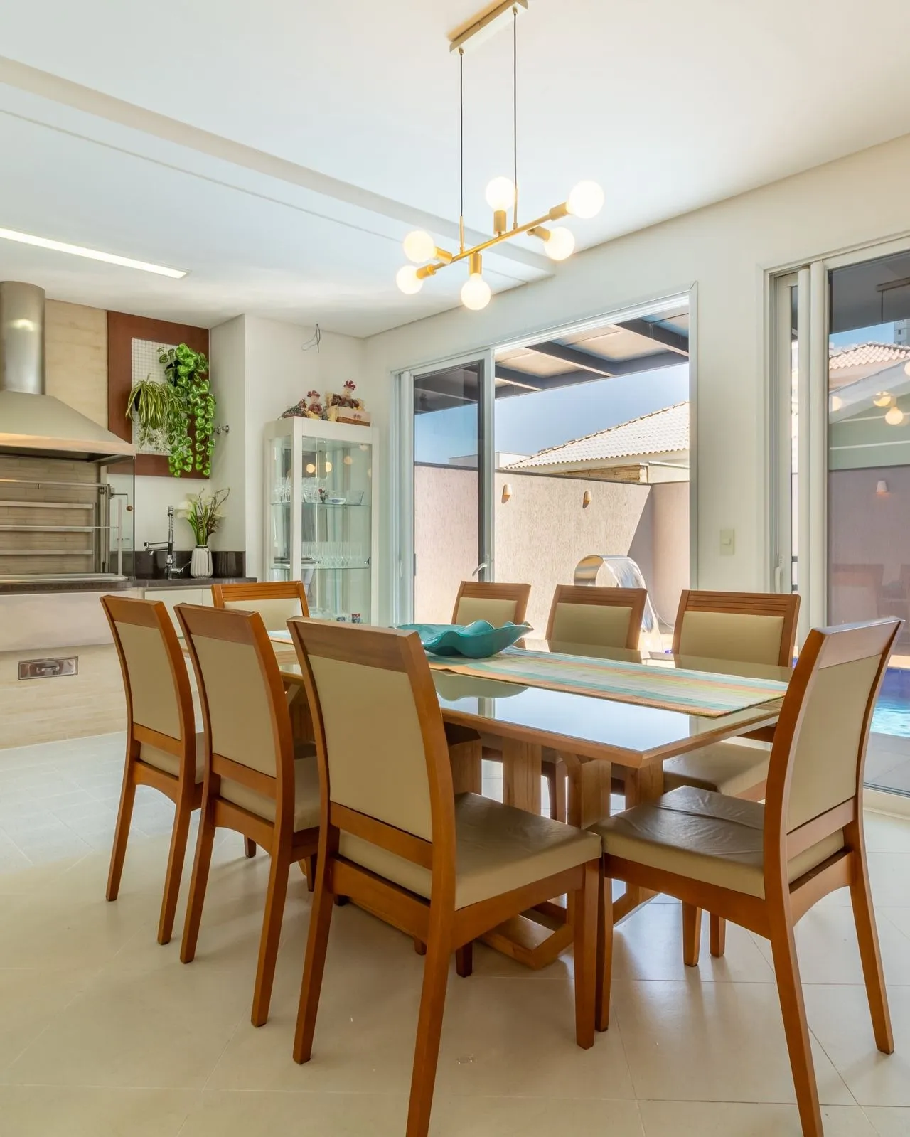 Imagem Sobrado com 3 suítes, piscina aquecida e suíte master de 60 m² no Sunset Condomínio Residencial