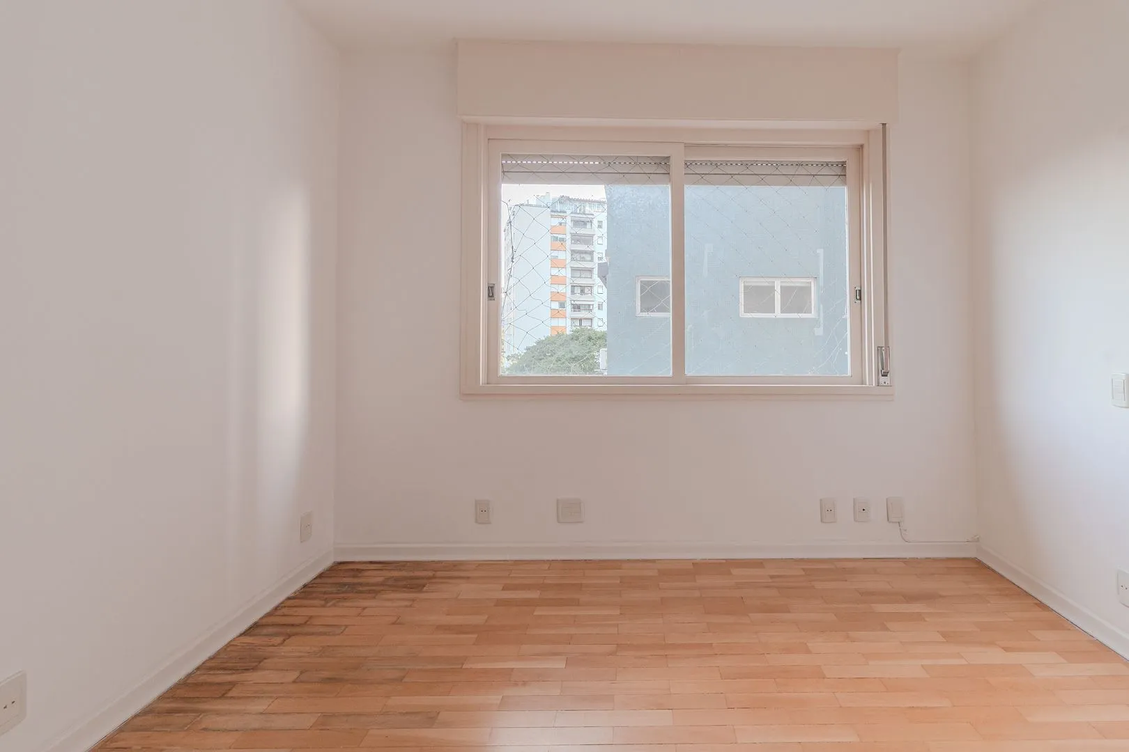Imagem ️ MÁFFER IMÓVEIS ALUGA - APARTAMENTO 3 DORMITÓRIOS | 3 VAGAS | TOTALMENTE REFORMADO | MOINHOS DE VENTO