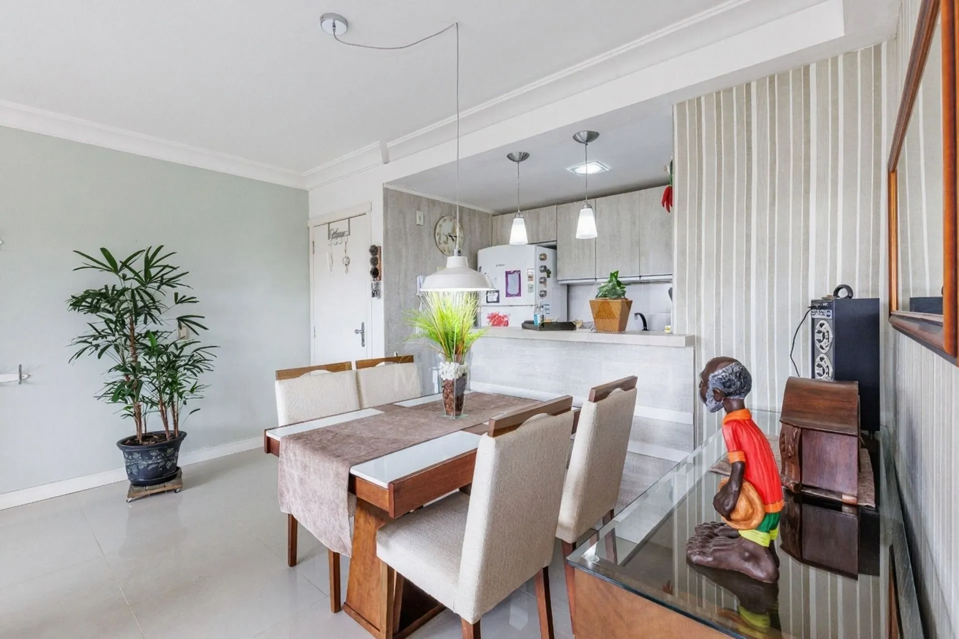 Imagem Vende-se apartamento com 2 quartos (1 suíte), 68m² e 1 vaga - Vila Ipiranga
