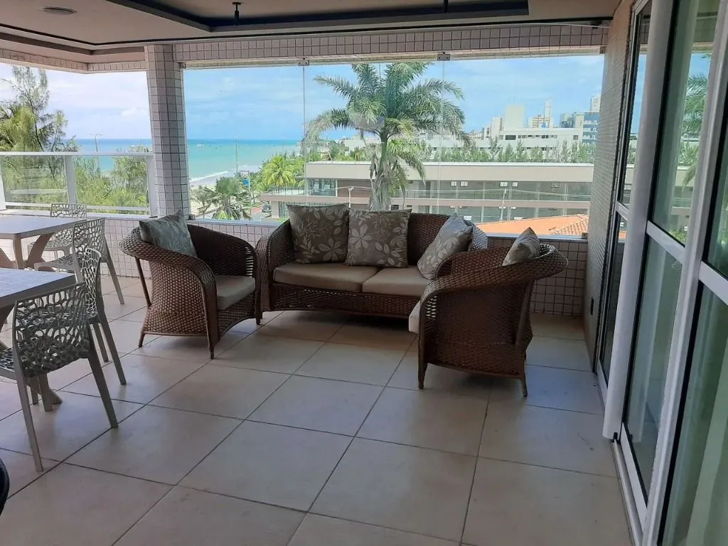 Imagem Flat mobiliado em Manaíra, vista lateral para o mar, lazer na cobertura, garagem e localização privilegiada.