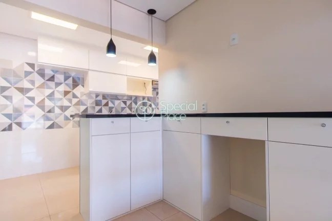 Imagem Apartamento com reforma impecável e com uma bela vista para o Campo de Marte!!! São 94m² de área...