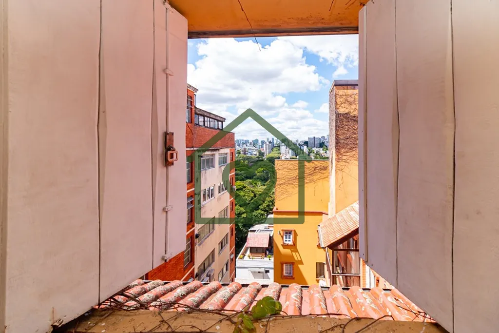 Imagem Apartamento com 94 metros privativos, cozinha integrada com área social, sacada fechada e banheiro,...