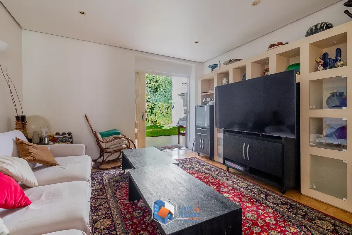 Imagem Casa para venda em Pacaembu com 5 quartos, sendo 3 suítes, 600m²