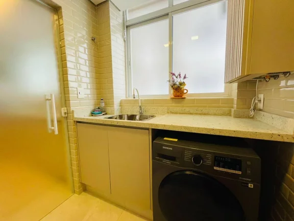 Imagem Belíssimo apartamento todo reformado FRENTE MAR-PORTEIRA FECHADA!