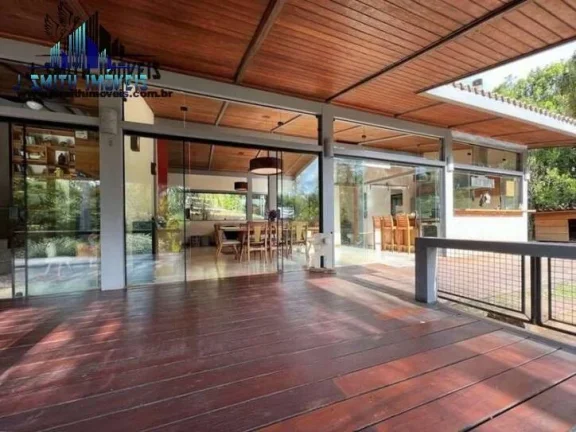 Imagem Casa LINDA TÉRREA! Impecável. Elementos rústicos! 3 suítes. Terreno 2.500m²