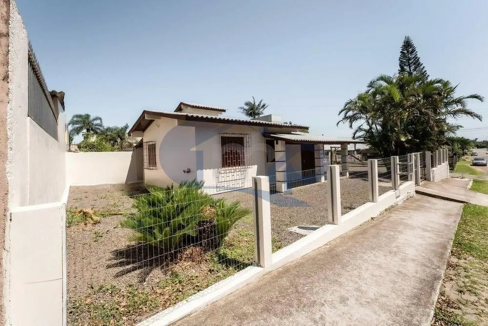 Foto do imóvel Casa a venda com 3 dormitorios na Vila Sao Joao em Torres/RS em Rua Mampituba