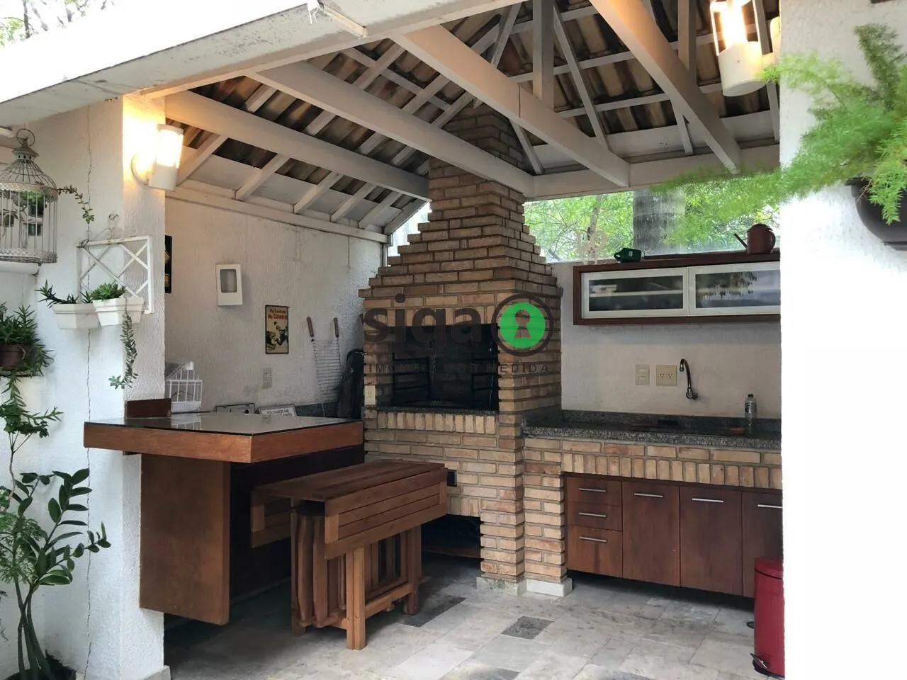 Imagem VENDE CASA em CONDOMÍNIO FECHADO no Campo Belo com 3 Suítes e 5 Vagas