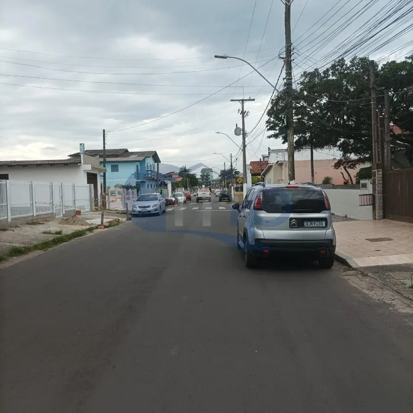 Imagem Casa a venda com 3 dormitorios no centro de Torres/RS