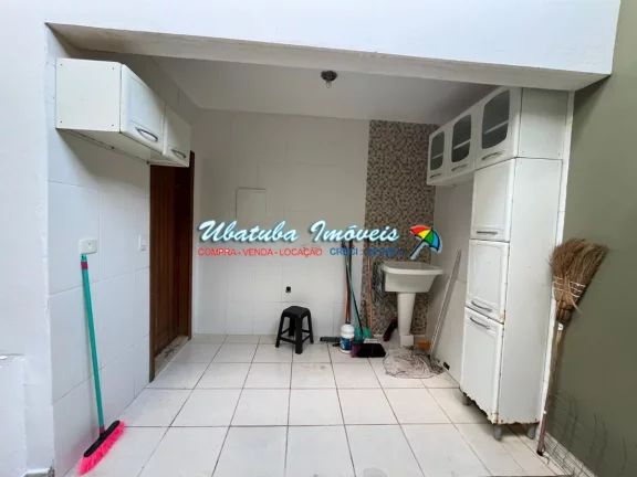 Imagem Sobrado com 03 dormitórios em excelente localização