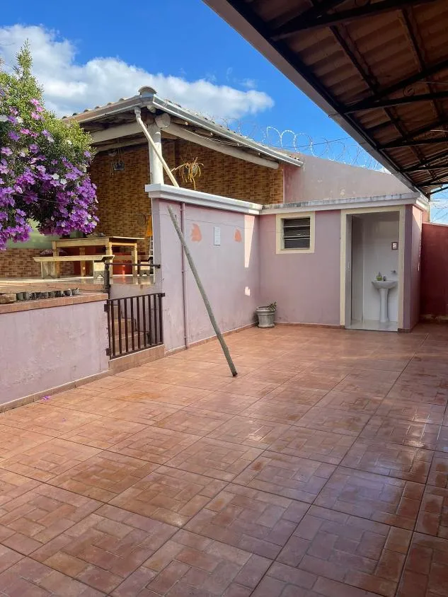 Imagem Vendo uma excelente casa em Crucilância/MG ( Valor 500.000,00 )