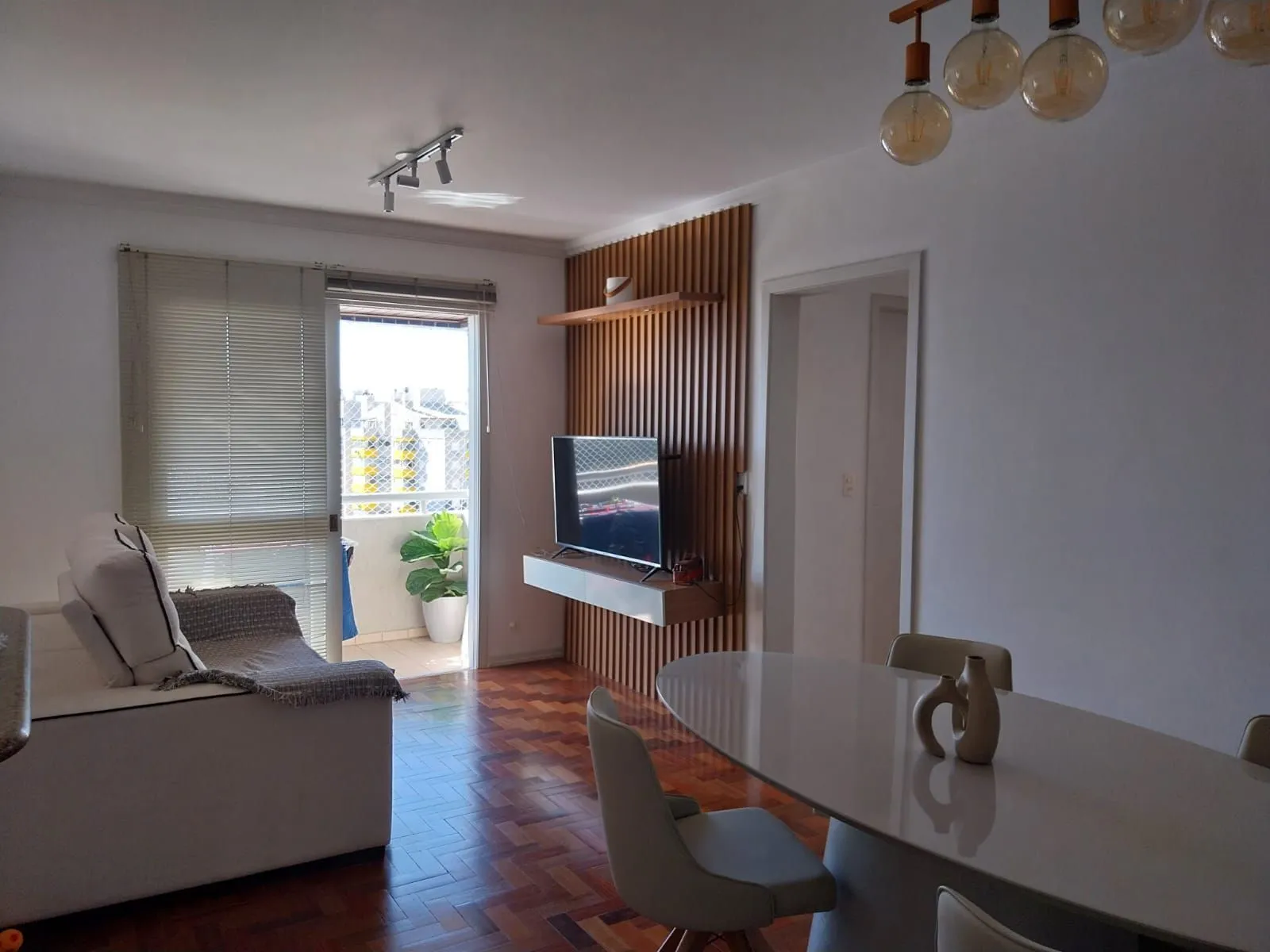 Imagem Apartamento de 2 dormitórios com vaga de garagem e sacada no Bairro Santana