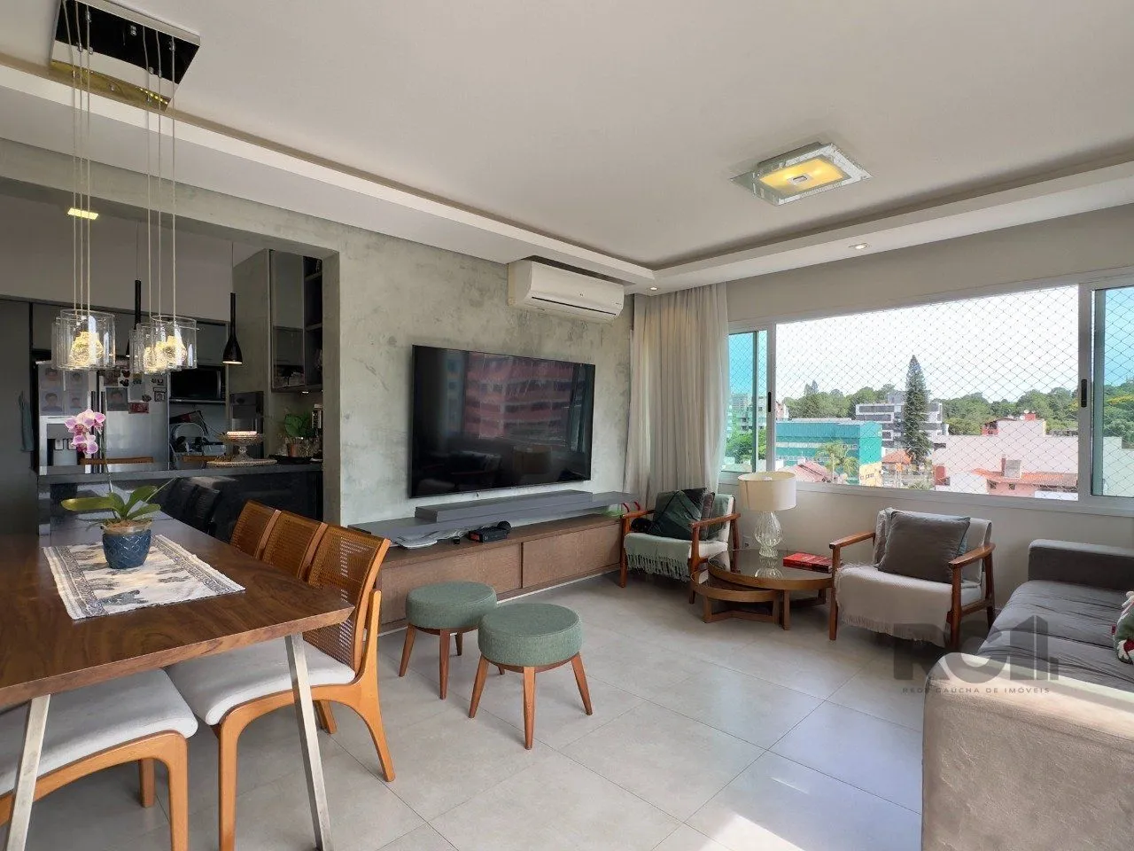 Imagem APARTAMENTO MOBILIADO COM PLANTA DIFERENCIADA E ÓTIMA LOCALIZAÇÃO