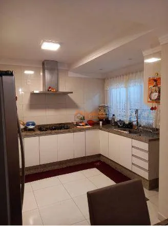 Imagem Sobrado com 3 dormitórios à venda, 120 m² por R$ 650.000,00 - Jardim Célia - Guarulhos/SP