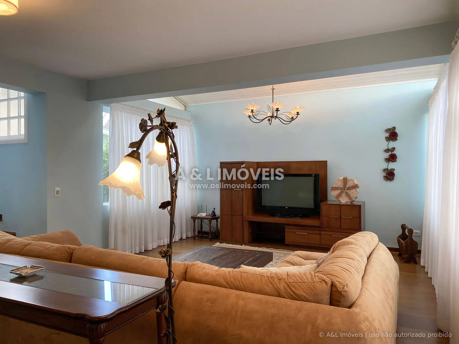 Imagem Casa à venda na Vila Isabel em Campos do Jordão com 213,88 m²