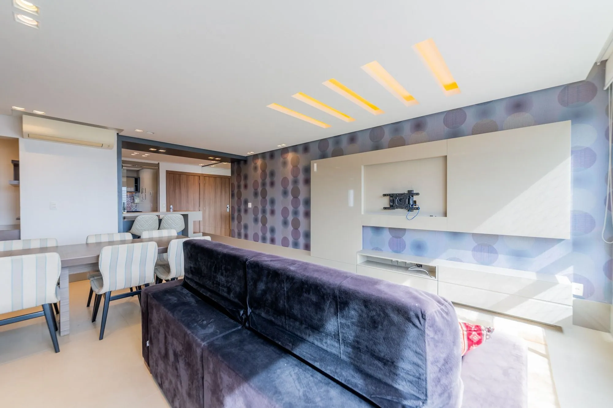 Imagem Apartamento semimobiliado, com 94m privativos, 2 suites e 3 vagas de garagem