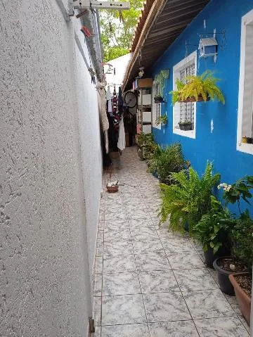 Imagem VENDA DE CASA TÉRREA NO BAIRRO DA PENHA, EM ARUJÁ/SP, 73m² com 3 quartos, sala de estar, área gourmet e garagem coberta para 02 autos. CONSULTE-NOS.