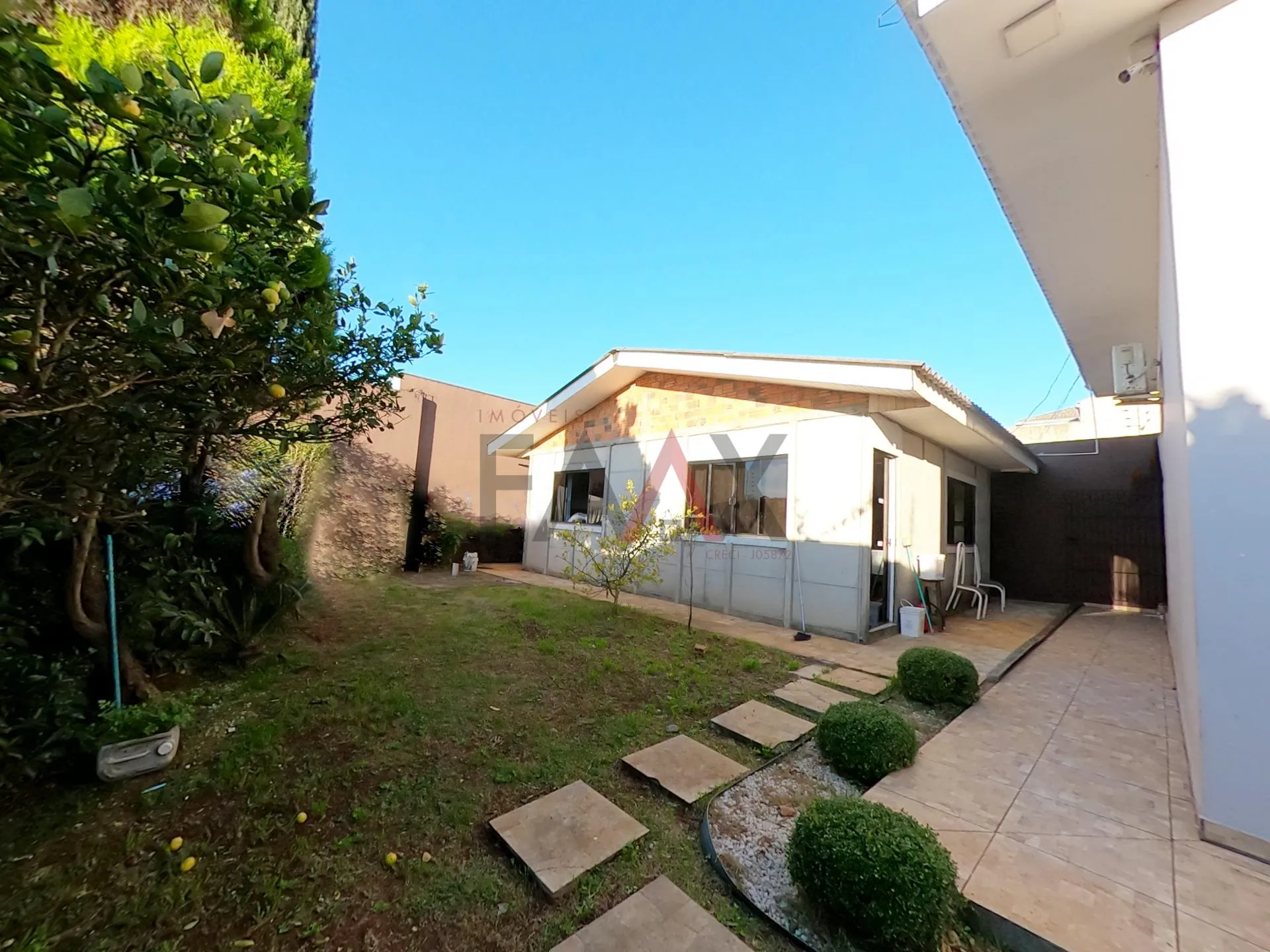 Imagem Casa à venda com amplo terreno, Bairro Alto da XV, GUARAPUAVA - PR