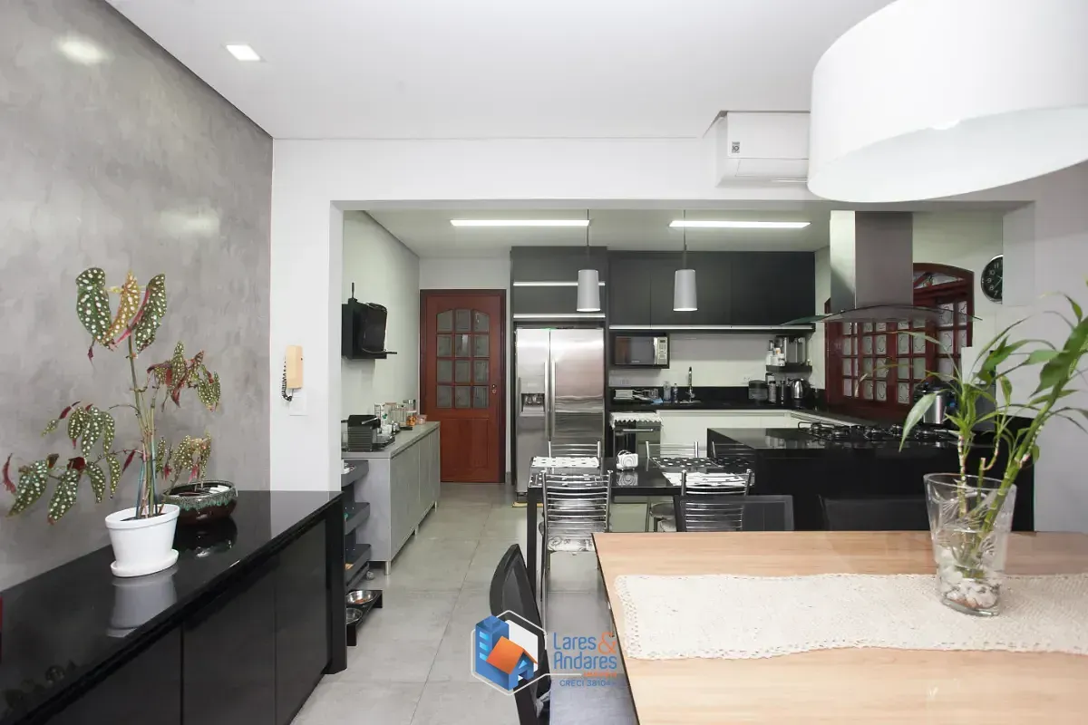 Imagem Sobrado para venda em Vila Pereira Barreto com 3 quartos, sendo 2 suítes, 200m²