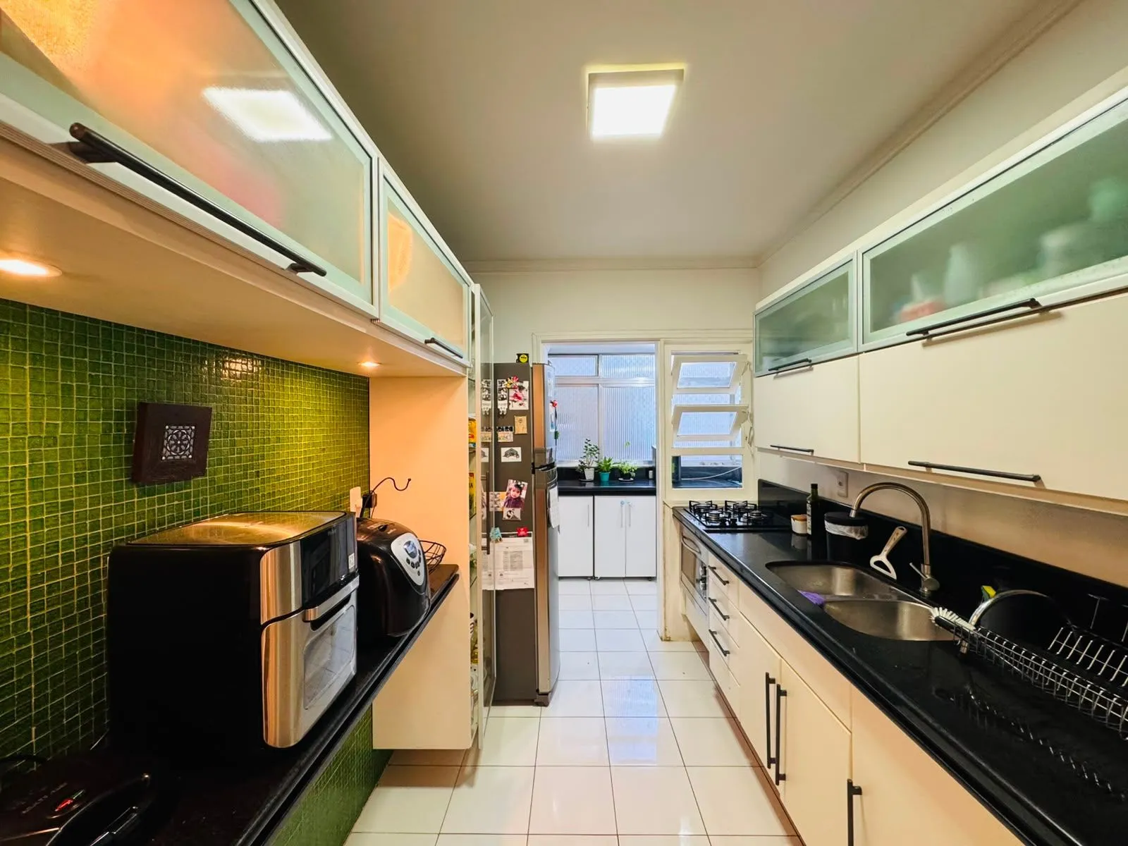 Imagem Bela Vista: Apartamento com 2 Dormitórios e 2 Vagas em Localização Privilegiada