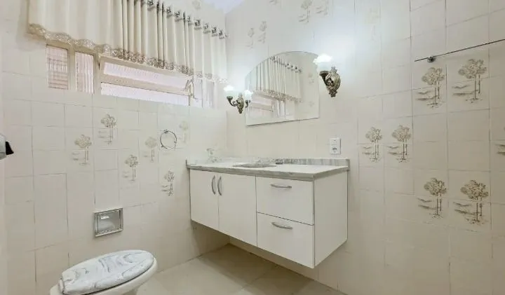Imagem Casa de 3 dormitórios, 1 suíte e 3 vagas de garagem, bairro Ipanema.