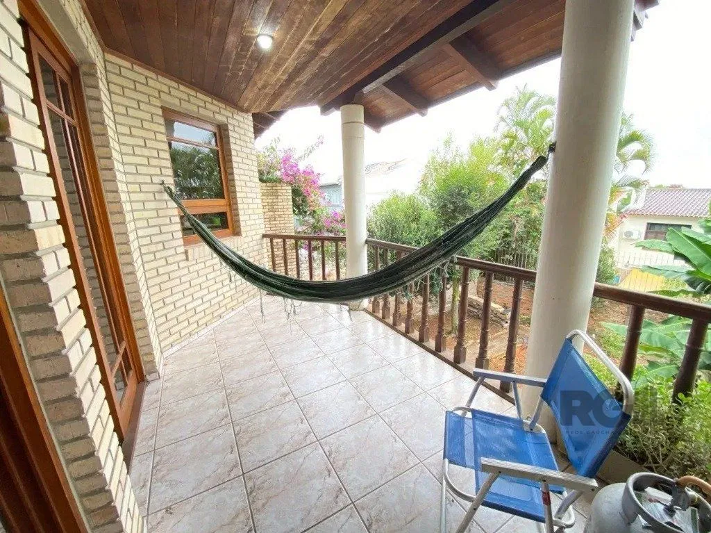 Imagem Casa com 4 dormitórios no bairro nonoai