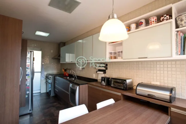 Imagem Lindo apartamento com 163m2 em rua muito procurada no Panamby. Condomínio com lazer completo destac...