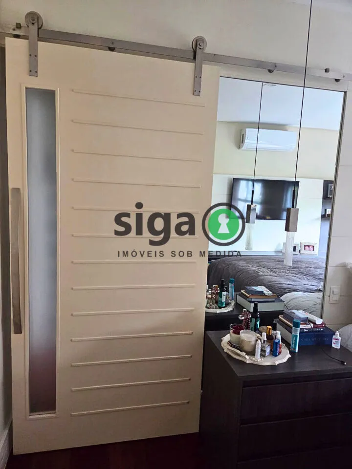 Imagem Apartamento com 211m2, 3 dormitórios e 3 vagas à venda no Panamby