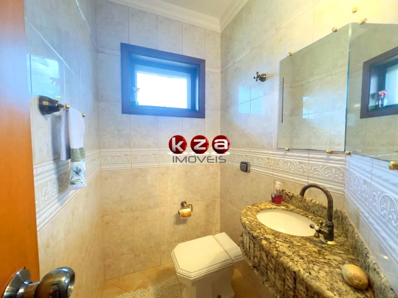 Imagem Casa de luxo à venda em Valinhos-SP no Condomínio Terras do Caribe: 3 quartos, 1 suite, 3 salas, 5 banheiros, 2 vagas e piscina, 289m².