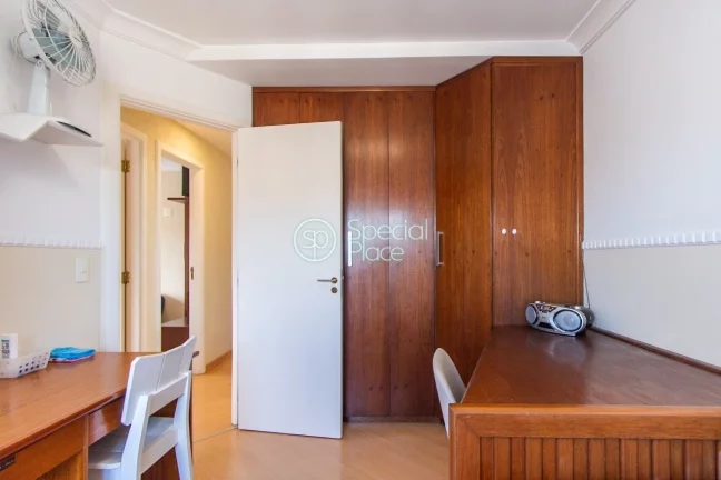 Imagem Excelente apartamento com 78m², andar alto, vista livre, 3 dormitórios, sendo uma suíte, living c...