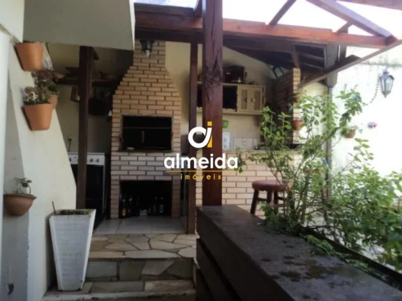 Imagem Casa 3 dormitórios à venda Centro Santa Maria/RS