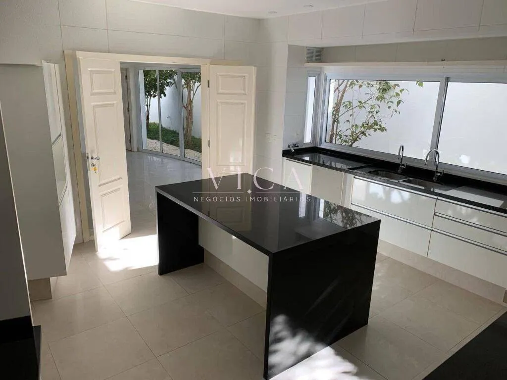 Imagem Casa Alto Padrão para Locação no Tamboré 02, 904m², 4 Suítes, Piscina, SPA