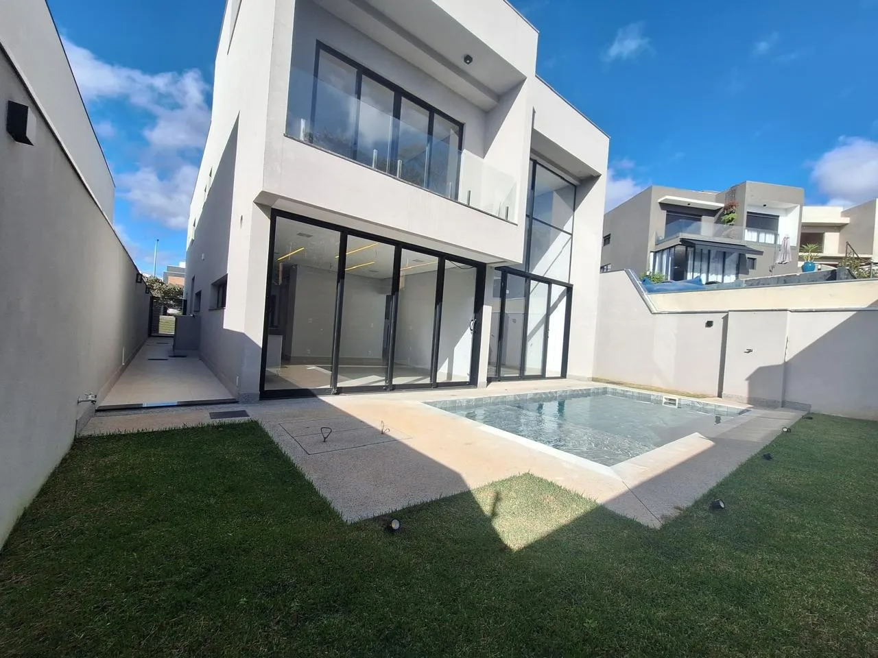Imagem Casa de Alto Padrão com 340m² no Alphaville Nova Esplanada I Locação / Venda