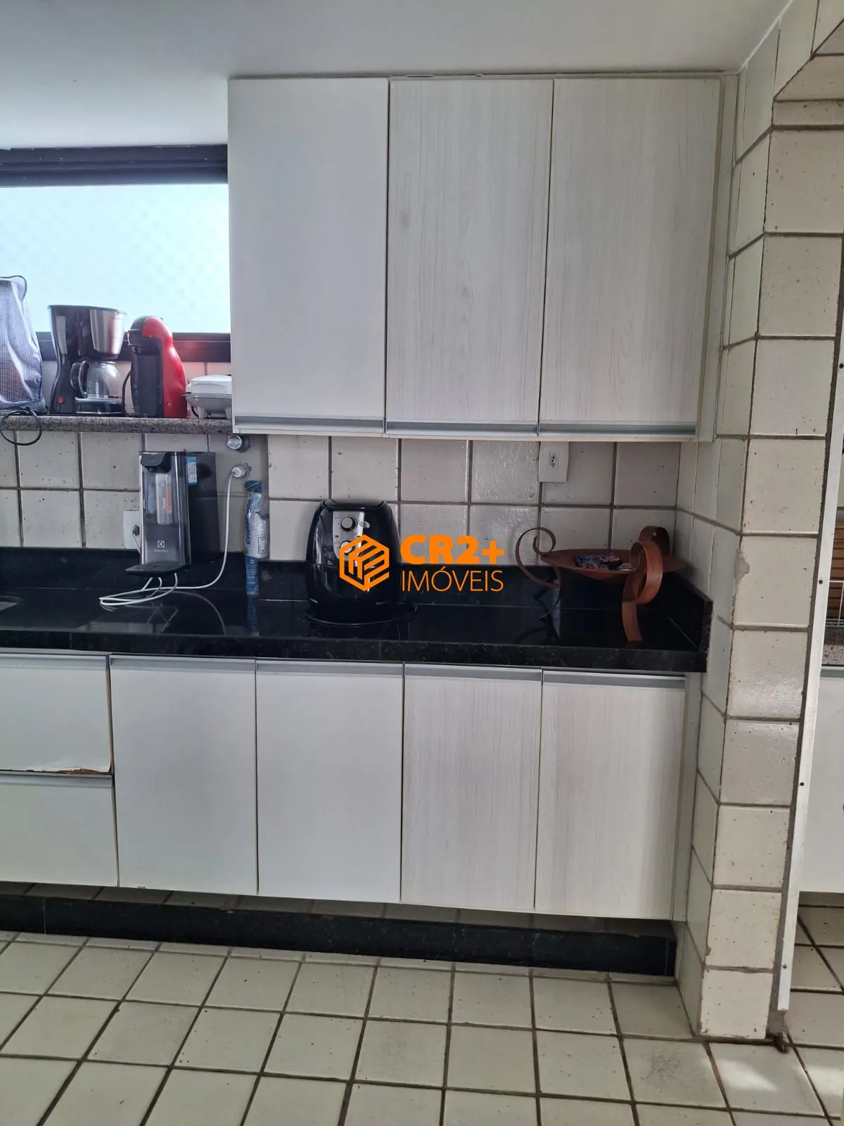 Imagem Vendo apartamento no Parnamirim, com 191 m² e com 3 suítes. Ótima localização. O