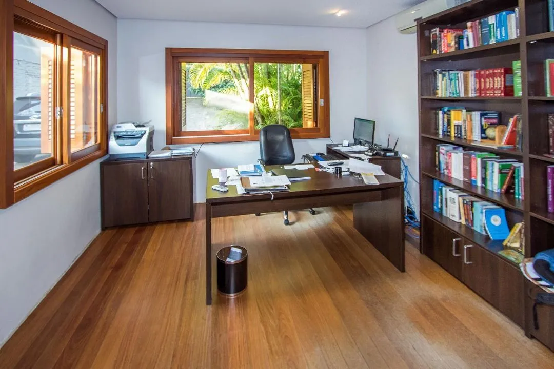 Imagem Casa para Venda - 420m², 4 dormitórios, sendo 3 suites, 5 vagas - Tristeza
