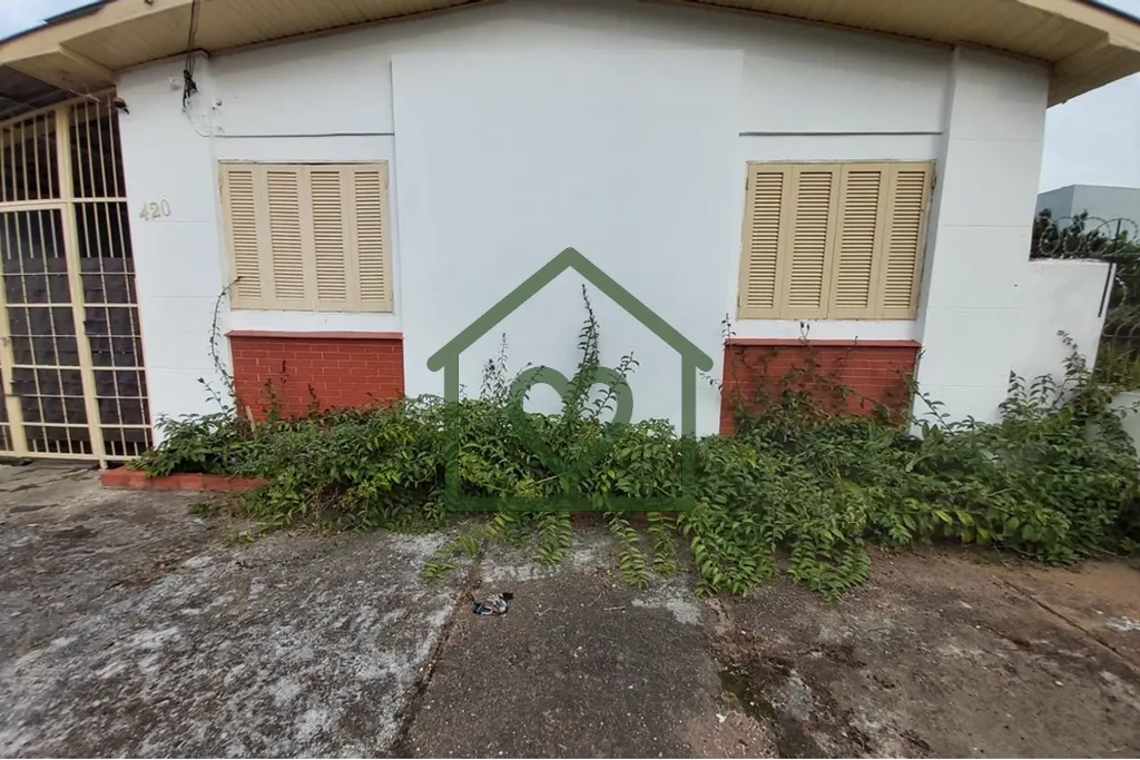 Imagem Casa no Bairro Teresópolis com 2 dormitórios. 
 
Construída em um terreno com 110m de profundidad...