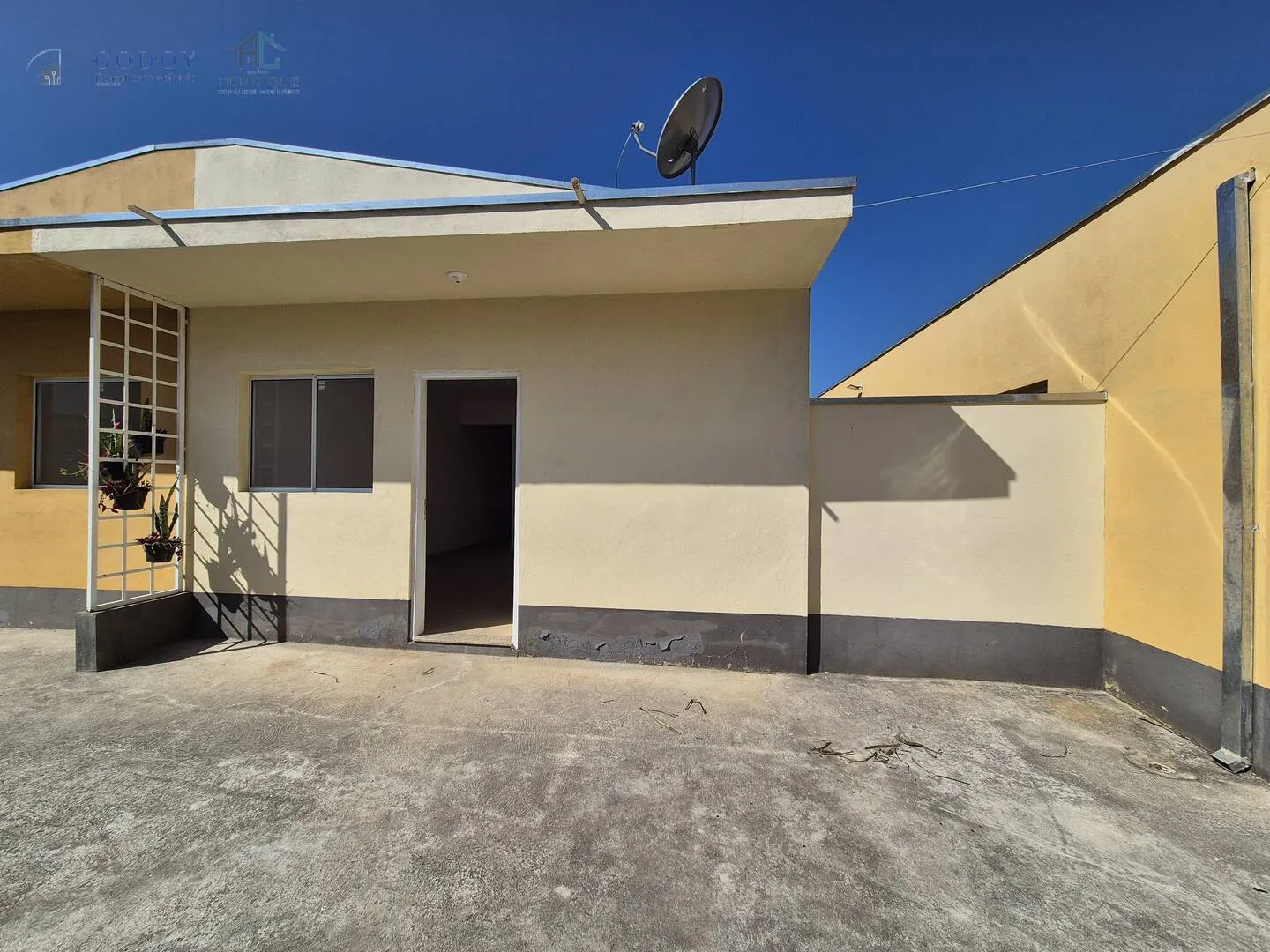 Foto do imóvel Casa em Condomínio Fechado com Suíte, Quintal e Garagem Coberta