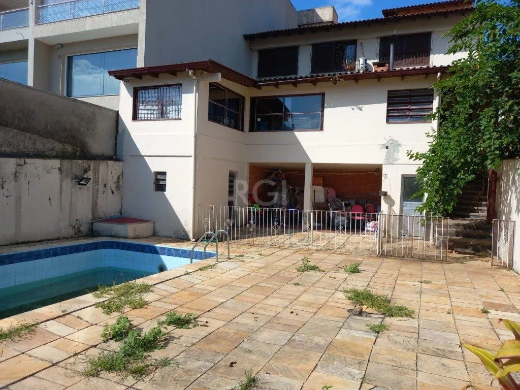 Imagem Casa para Venda de 3 dormitórios 6 vagas no bairro Chácara das Pedras