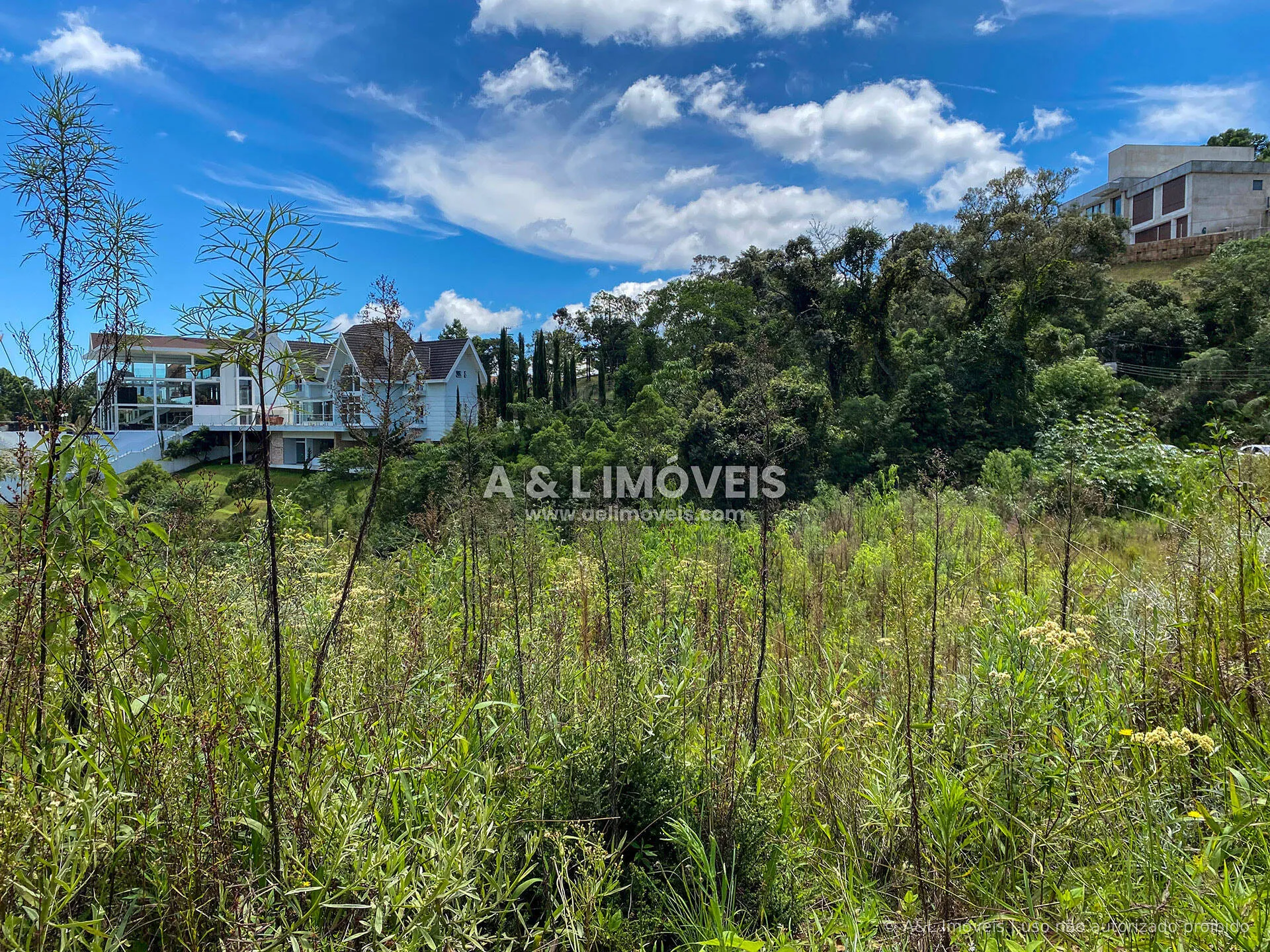 Imagem Lote à venda em Campos do Jordão com 1.600 m² e 46 m de frente