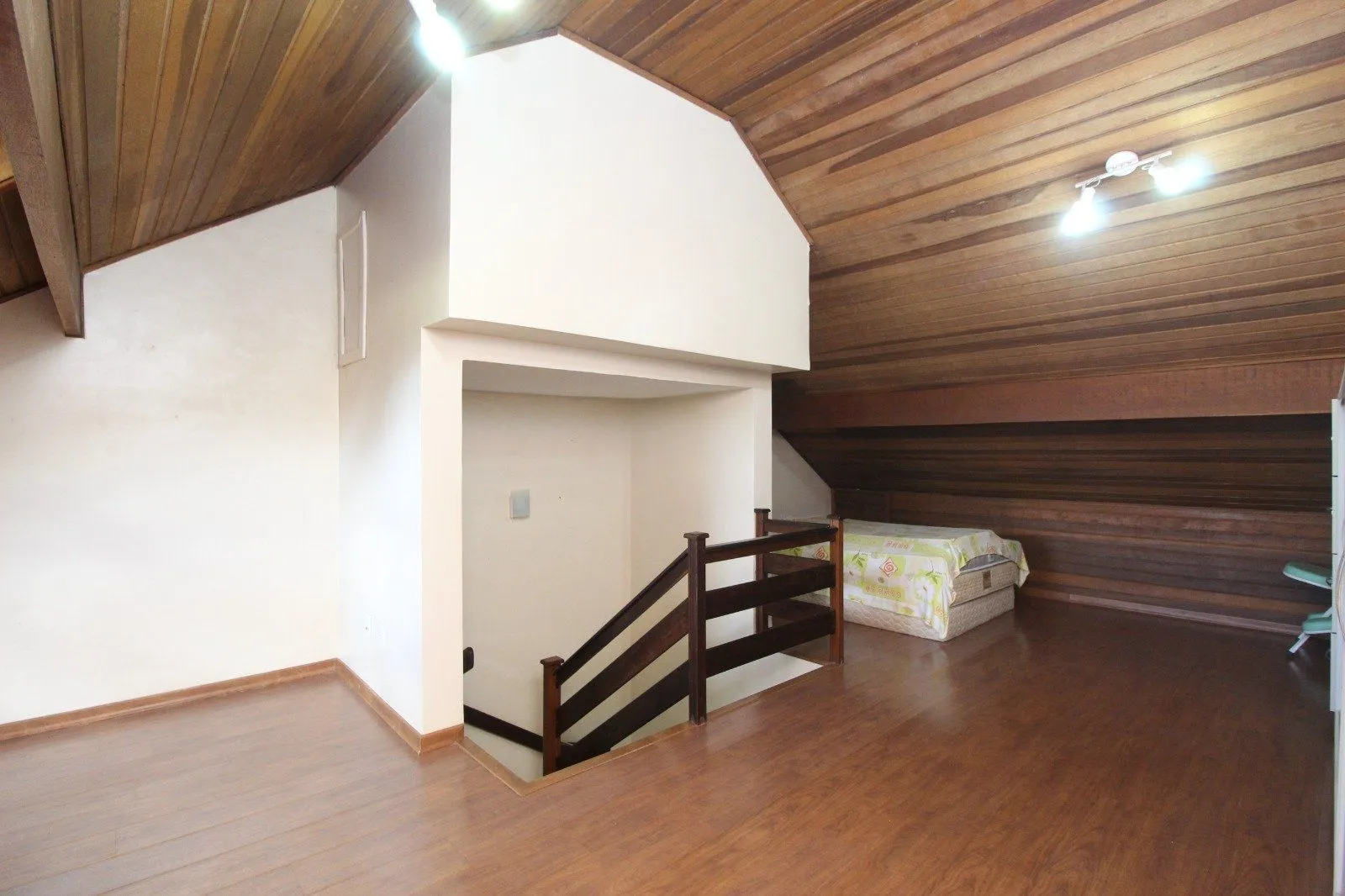 Imagem Casa de 180m² com 3 dormitórios no bairro Ecoville, Porto Alegre