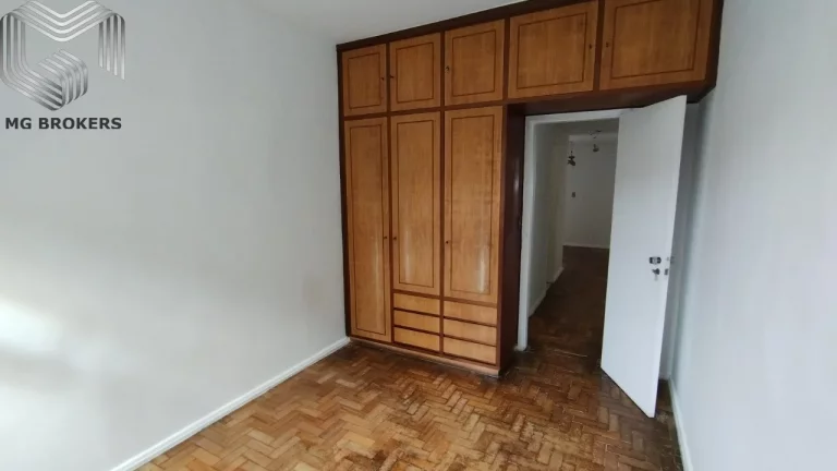 Imagem Imóvel Exclusivo na Tijuca: Apartamento com 4 Quartos, 2 Suítes, 3 Salas, 4 Vagas de Garagem e 160m² - Rio de Janeiro-RJ