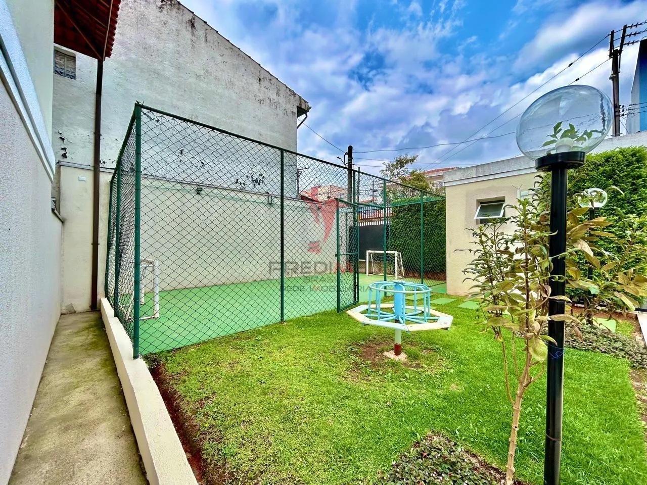 Imagem VENDO CASA DE CONDOMINIO FECHADO, 2 VAGAS DE GARAGEM, 2 DORMITÓRIOS, CHURRASQUEIRA