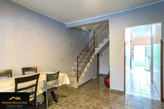 Imagem Casa Sobrado na Vila Dalva com 4 Dormitórios e 2 Vagas de Garagem, Oportunidade